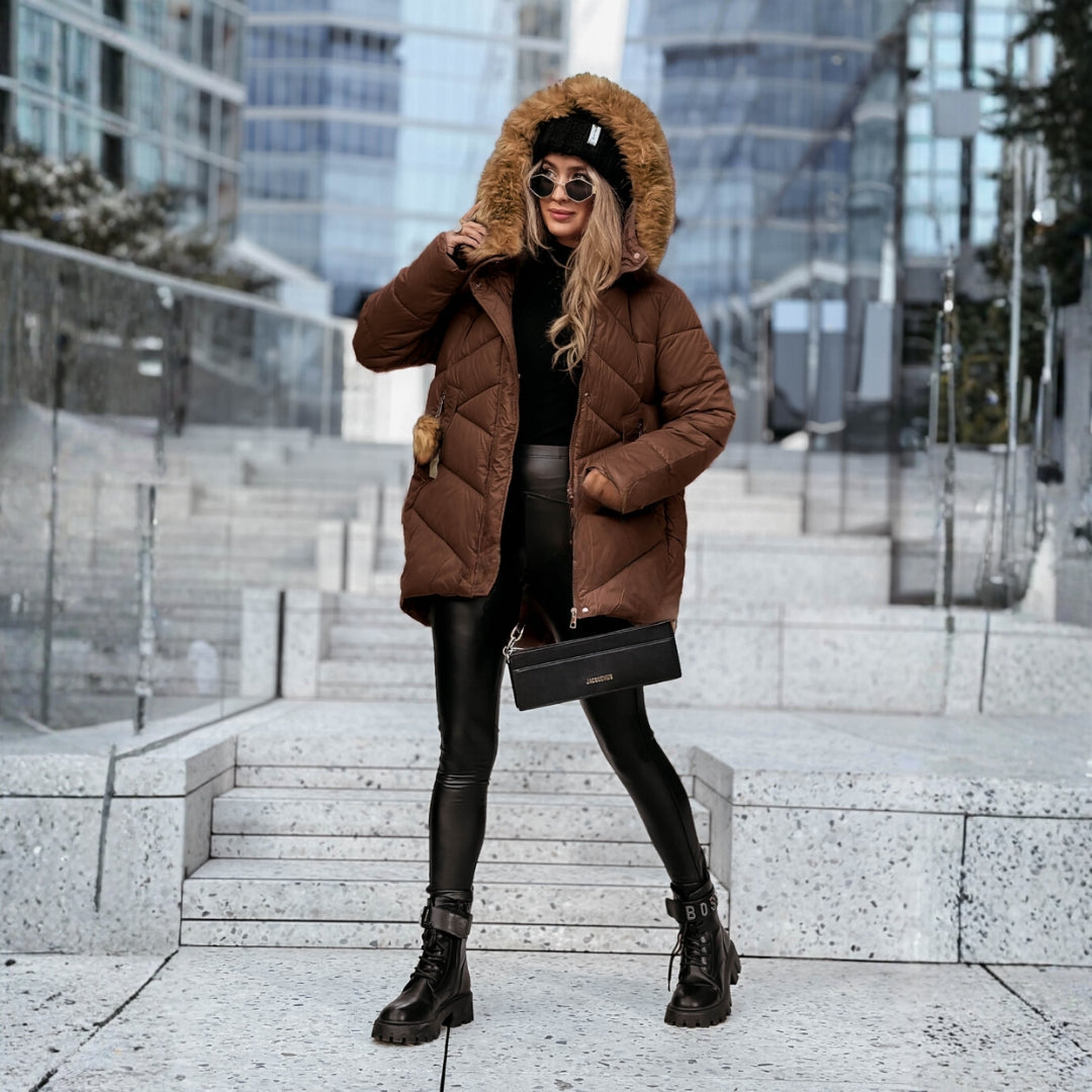 Kristina – długi zimowy płaszcz z paskiem i eleganckim krojem